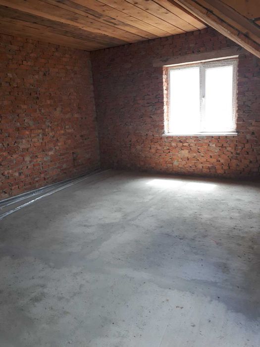 Продаж будинку з ділянкою