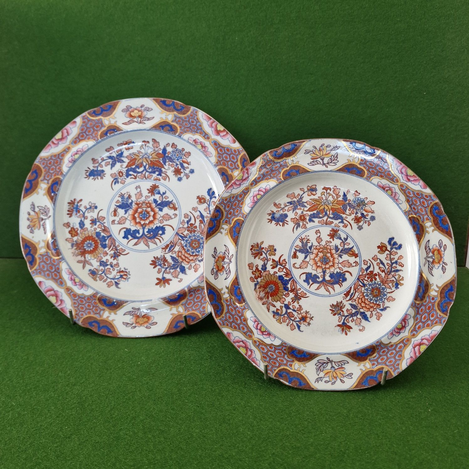 Pratos Spode com decoração imari