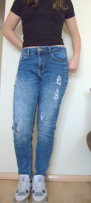 Spodnie jeansowe z przetarciami Resrved rozmiar 32/S