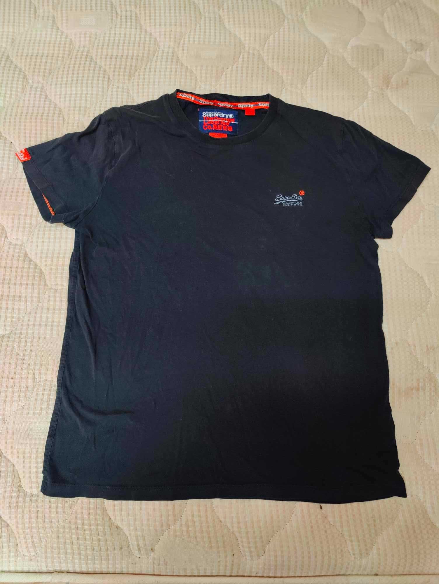 T-shirt Superdry pretal tam. L em muito bom estado