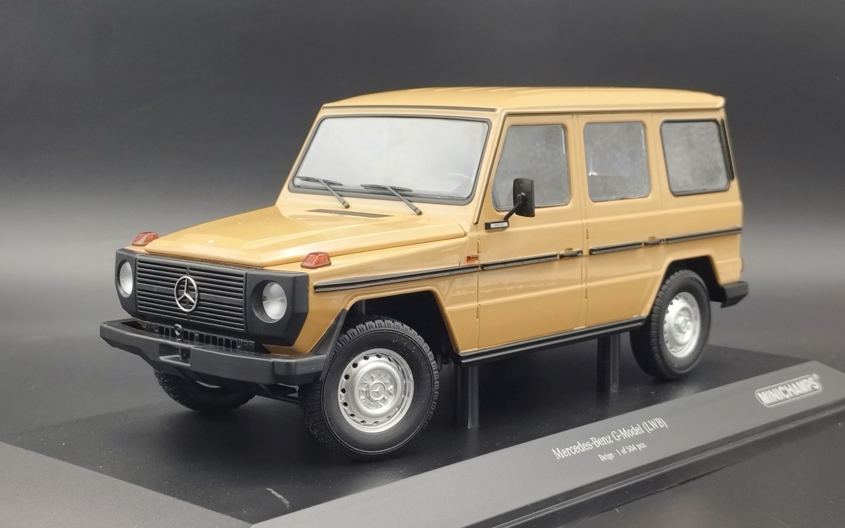 Mercedes Benz G-CLASS (W460) LWB 1980 1:18 Minichamps limit 1/504