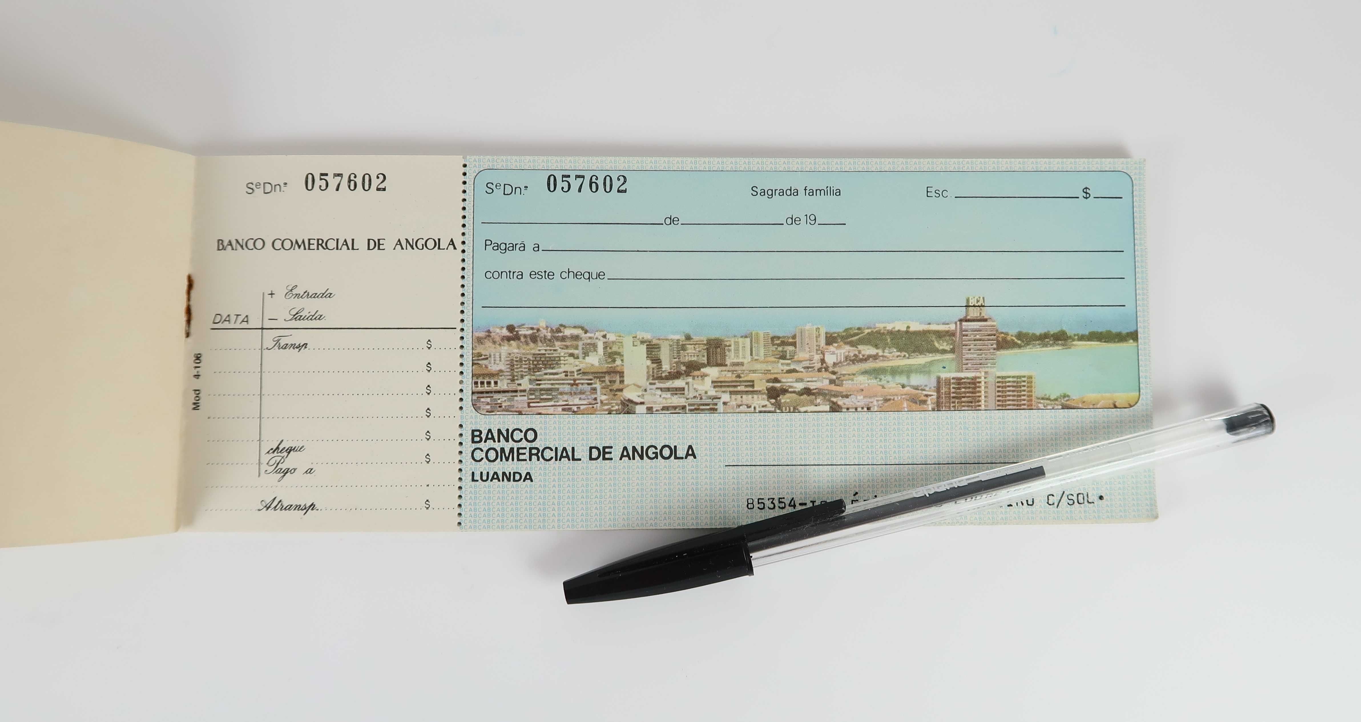 Cheques do Antigo Banco Comercial de Angola