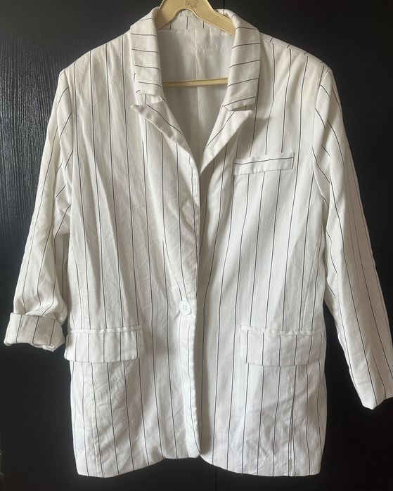 Długi żakiet marynarka prążek biały kremowy casual oversize luźny krój