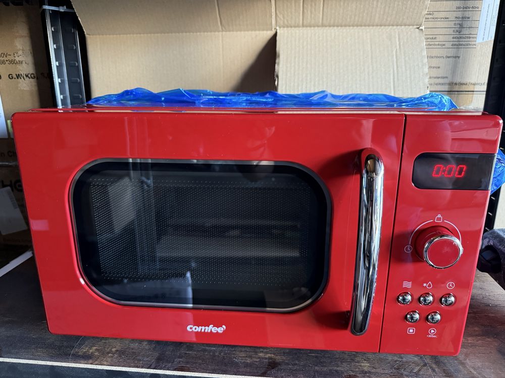 Mikrofala czerwona RETRO COMFEE 800W