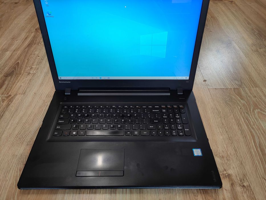 Lenovo Ideapad 300-17ISK i5-6200U, 8GB RAM, 240GB SSD