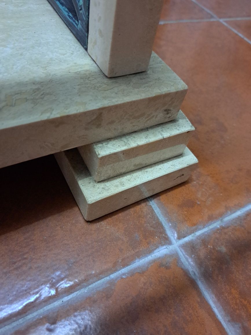 Mesa de centro em mármore