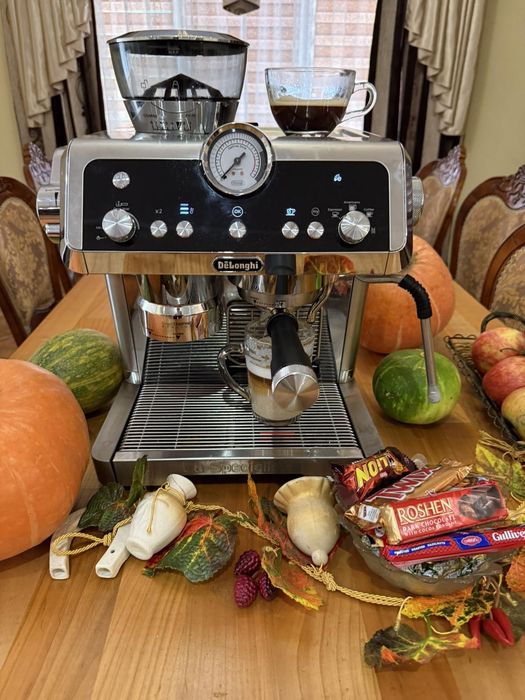 Продам привезену з Європи рожкову кофемашину delonghi EC 9555.m