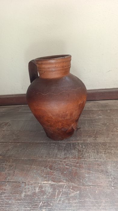 Jarro antigo de barro