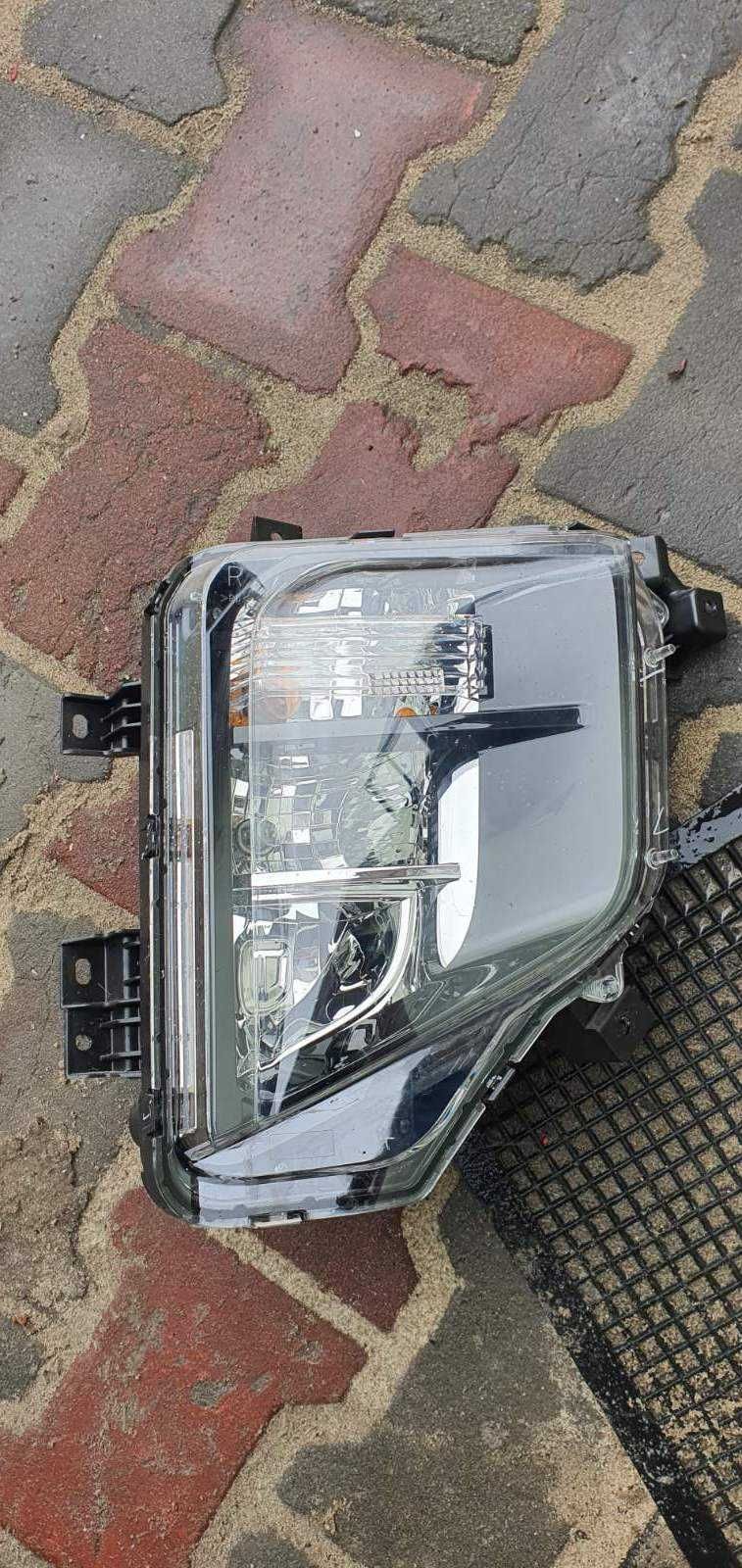 Mitsubishi L200 противотуманка туманка ліва права фара противотуманна