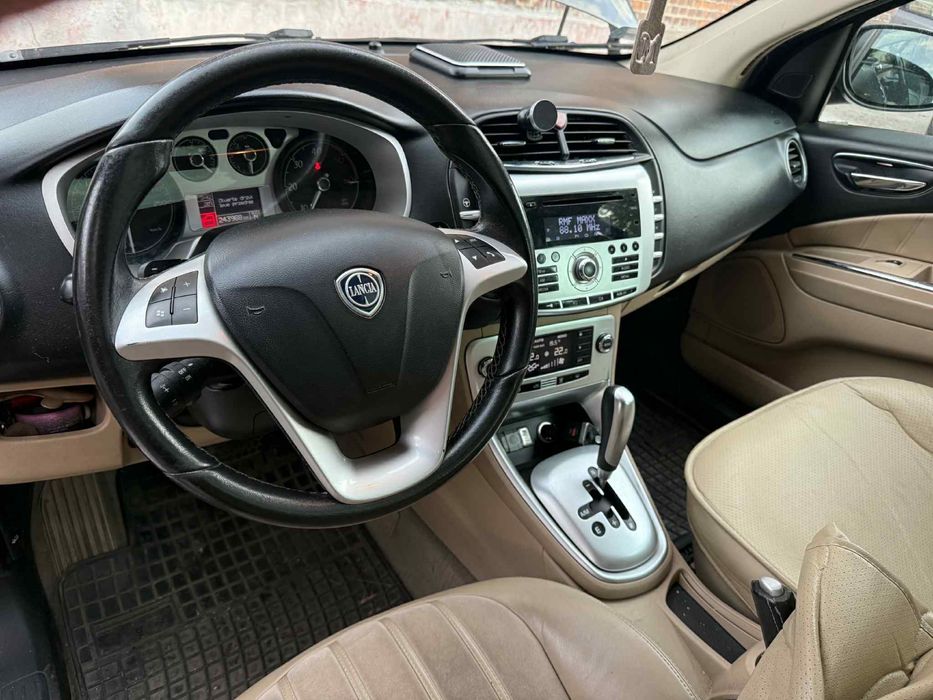 Lancia Delta uszkodzona