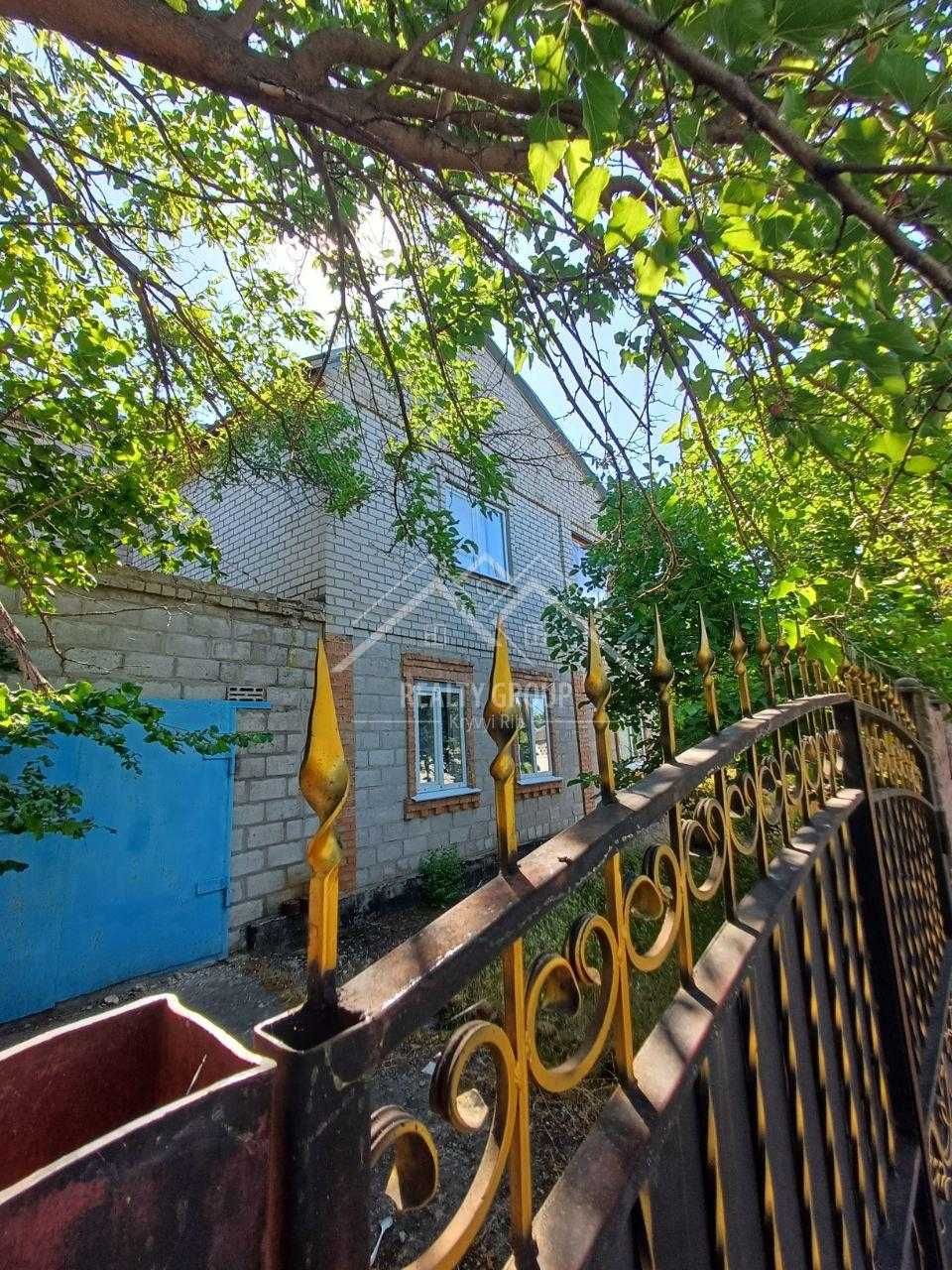 Продаж будинку в с. Макарівка з гаражем.