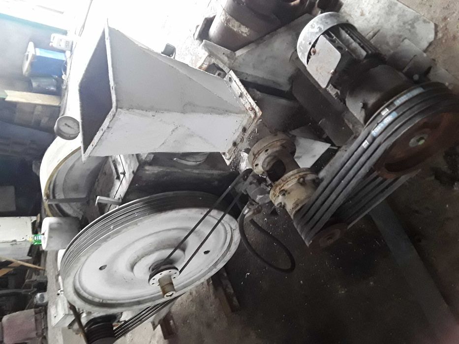 Прес для паливних брикетів