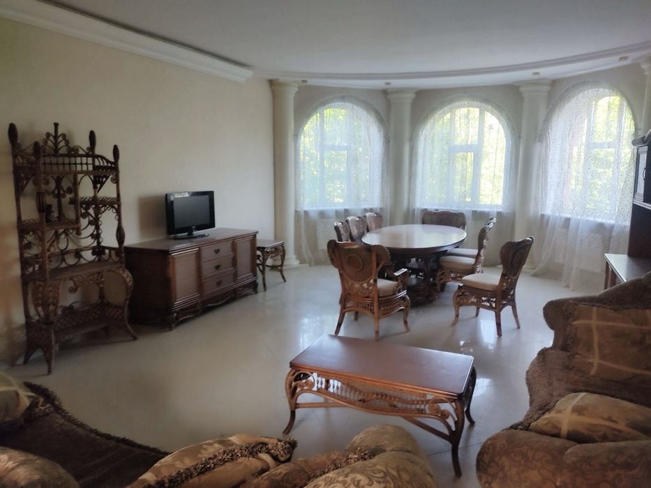 Оренда будинку для сімʼї, під офіс