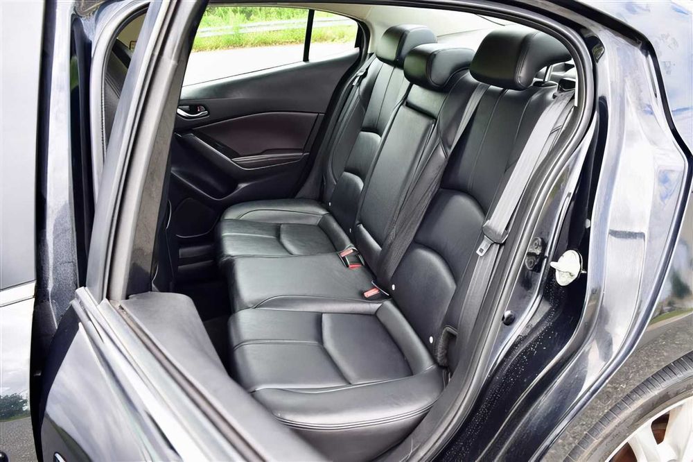 Mazda  Mazda3      2017