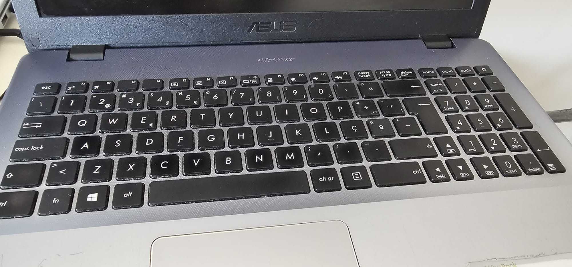 ASUS - Notebook Intel i5-8250U 32GB 17''