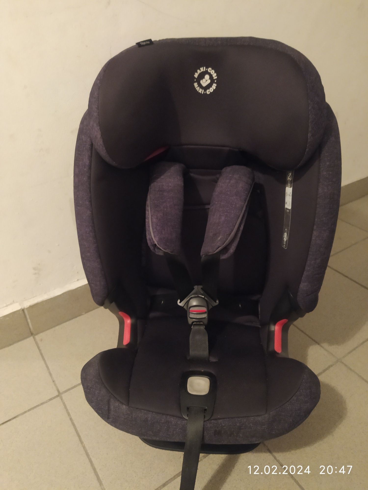 Maxi Cosi Tobi fotelik  samochodowy 9-18 kg mało używany IsoFix