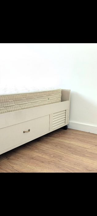 Cama solteiro com arrumação, estrado e colchão