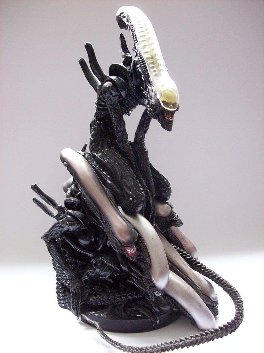 Sideshow Collectibles – Alien Pile - Limited Figure (377/1000) -no box