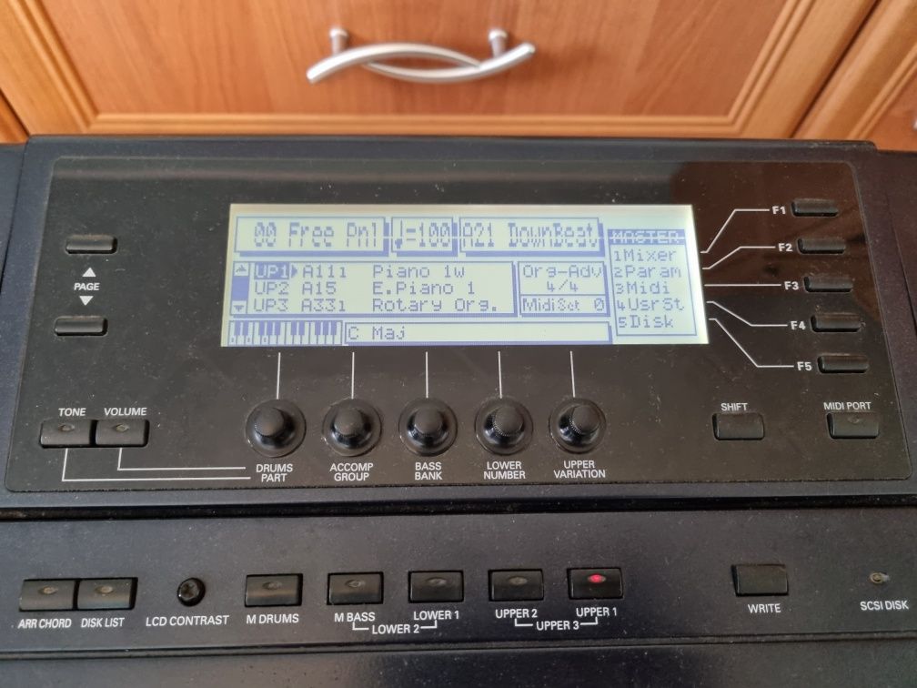 Roland EM 2000 jak G1000, G800