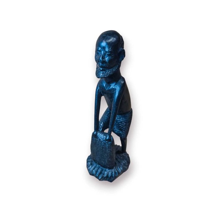 Escultura Africana Madeira – Figura Masculina com Saco (23,5×6,5×8 cm)