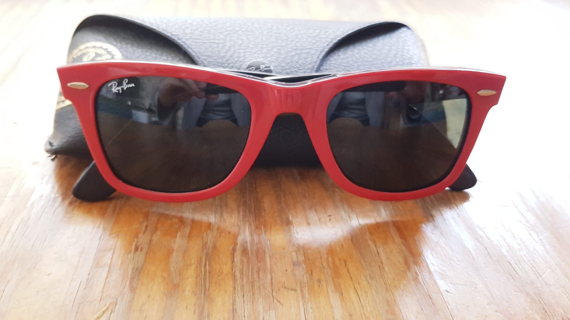 Óculos de sol / óculos escuros Ray Ban novos, com caixa. 55e cada