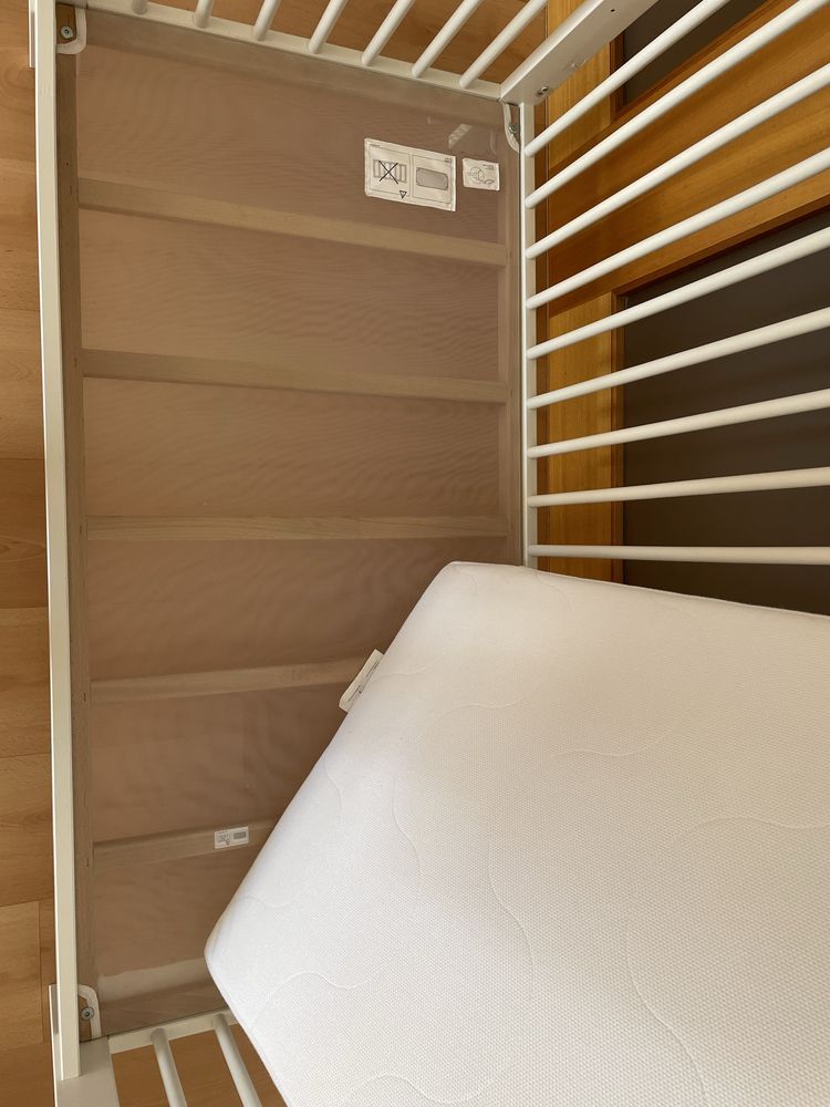Berço com colchão Ikea