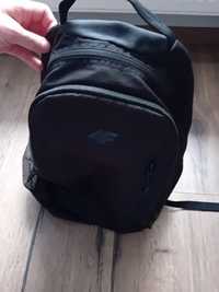 Czarny plecak 4F