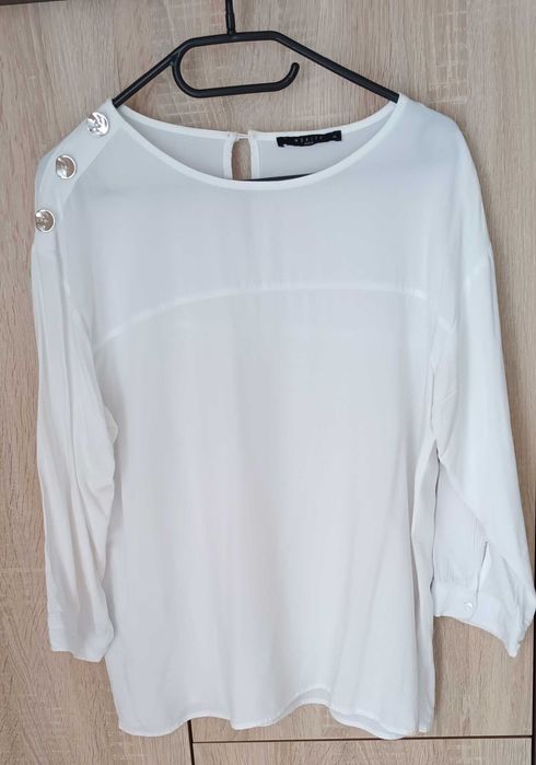 Biała bluzka Mohito srebrne guziki 38