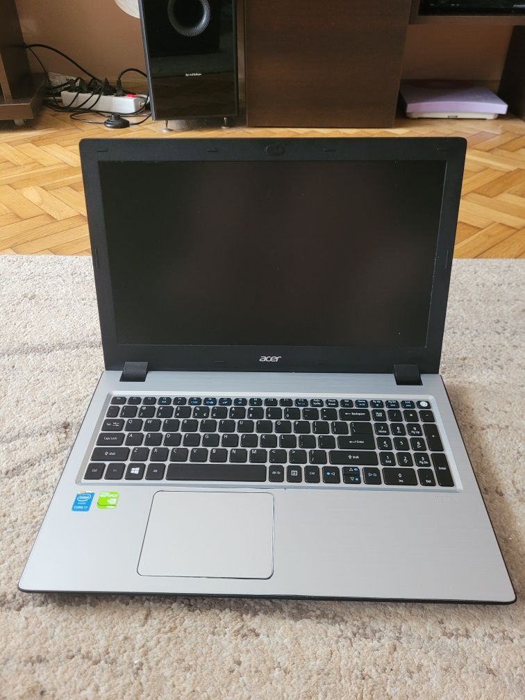 Acer w dobrym stanie Acer V 3-574G