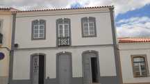 Moradia T7 com jardim e garagem