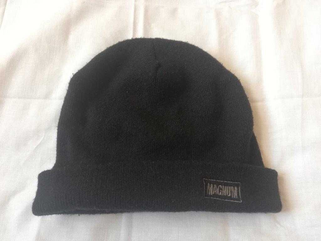 Czapka zimowa trekkingowa taktyczna Magnum czarna Black.