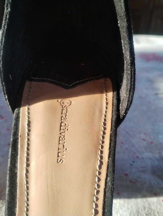 Stradivarius - Czarne buty na obcasie z kryształkami 41