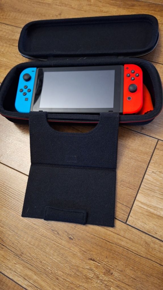 Konsola NINTENDO Switch w zestawie