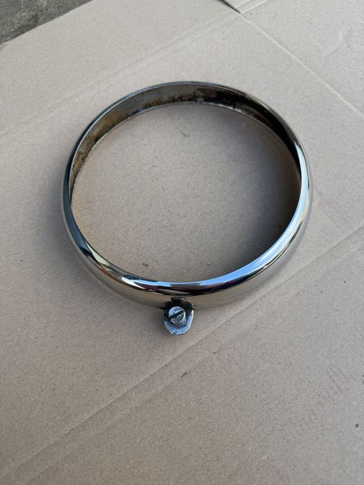 Fabrycznie nowa ramka lampy przedniej SHL M11