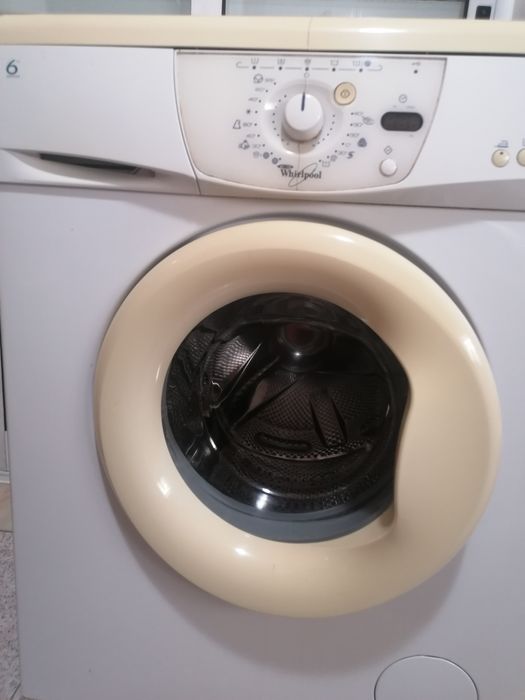 Máquina de lavar roupa Whirlpool 6th sense
