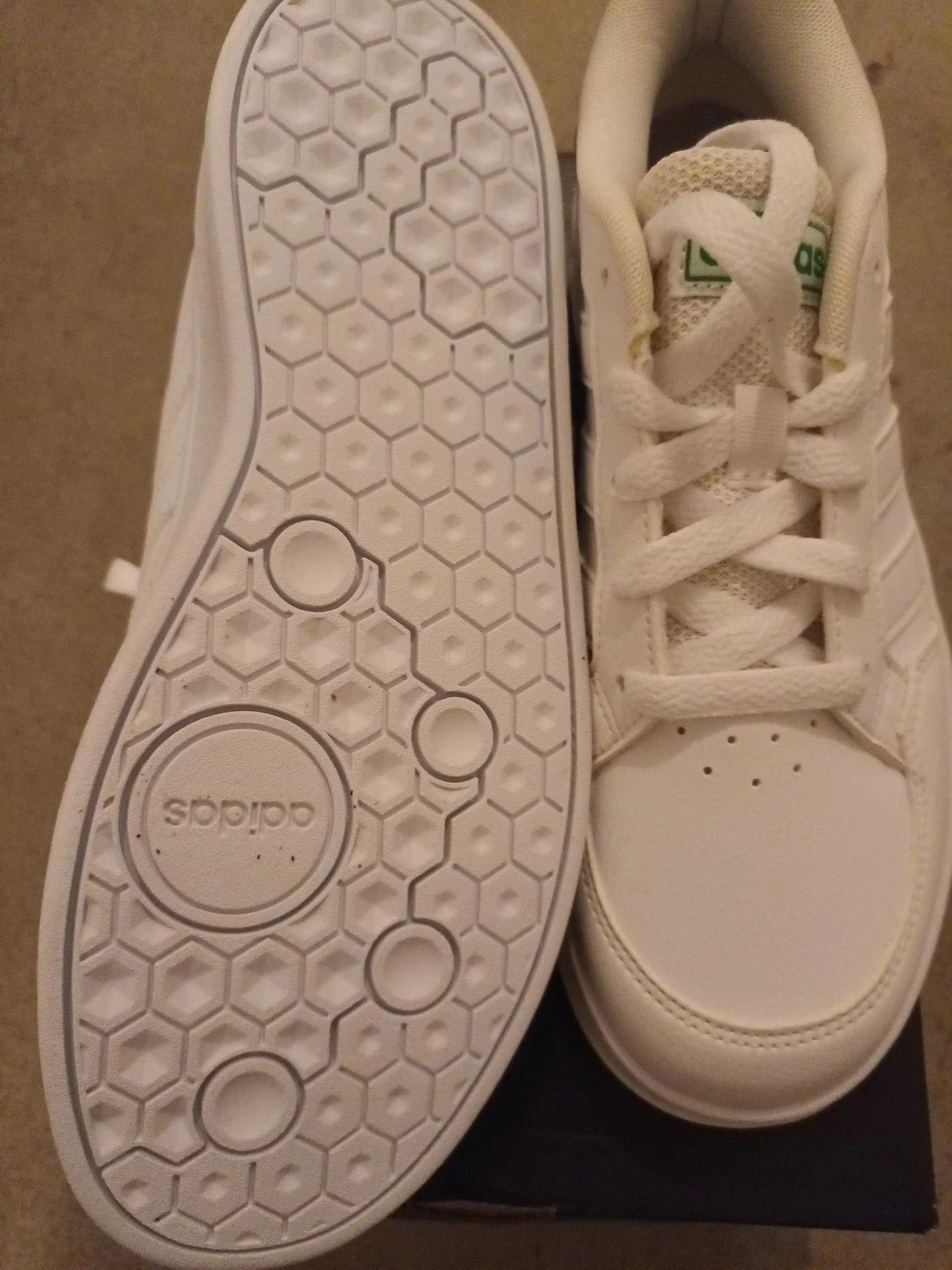 Ténis Adidas novos