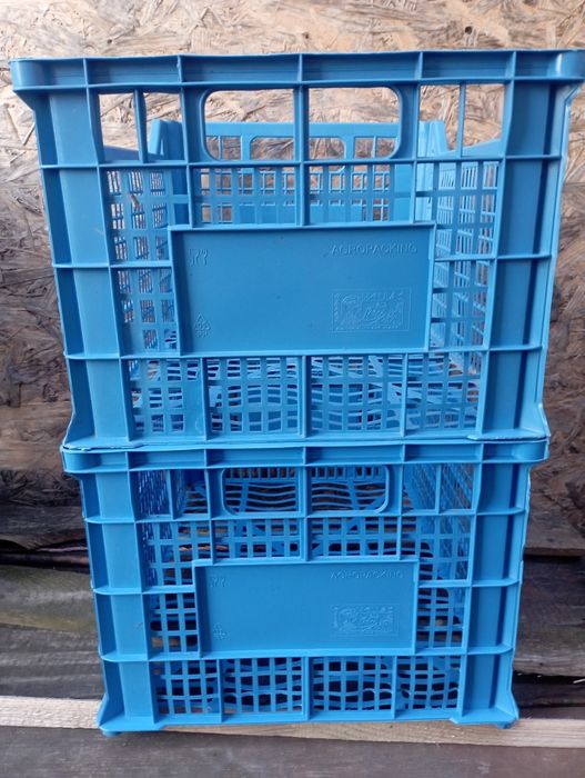 Пластикові ящики