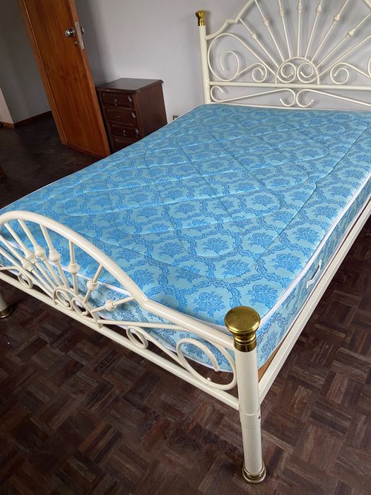 Cama de ferro + colchão