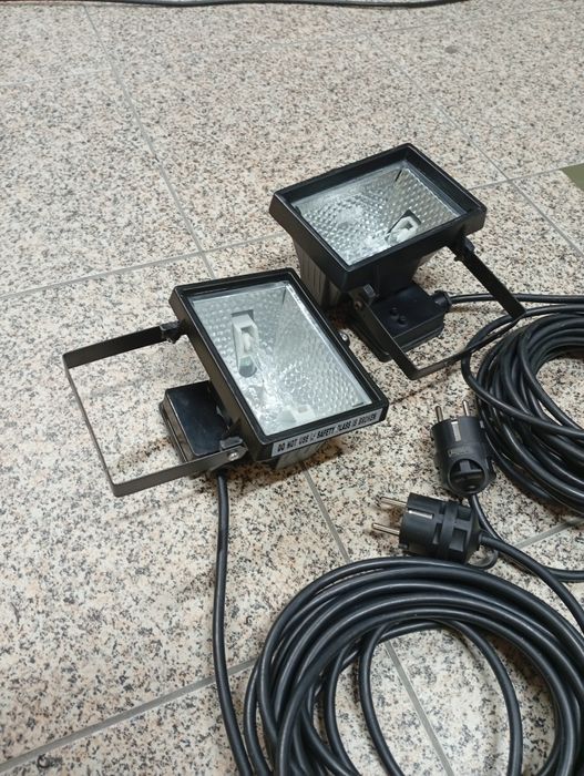 2 Holofotes halógenos a funcionar