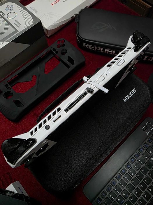 Asus Rog Ally Z1 Extreme IMACULADA + MUITOS EXTRAS com fatura/GARANTIA