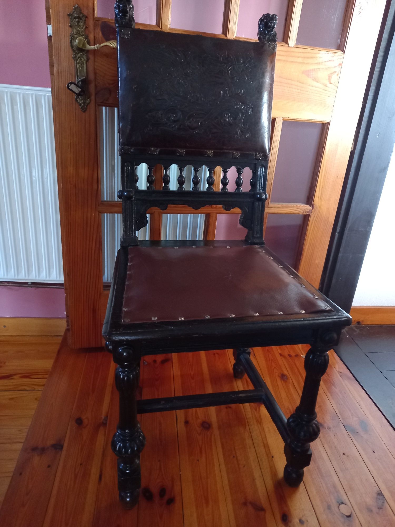 stare drewniane krzesło-antyk