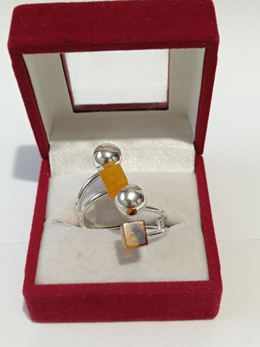 Srebrny pierścionek kulki kwadraty z bursztynem roz.24-25, srebro 925