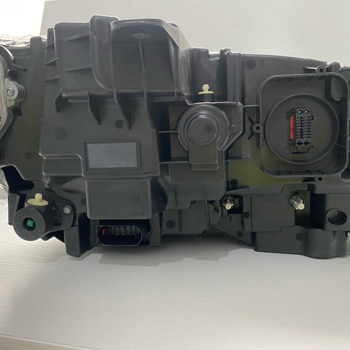 Vendo farol direito e esquerdo para VOLVO XC90 ano 2016 em diante