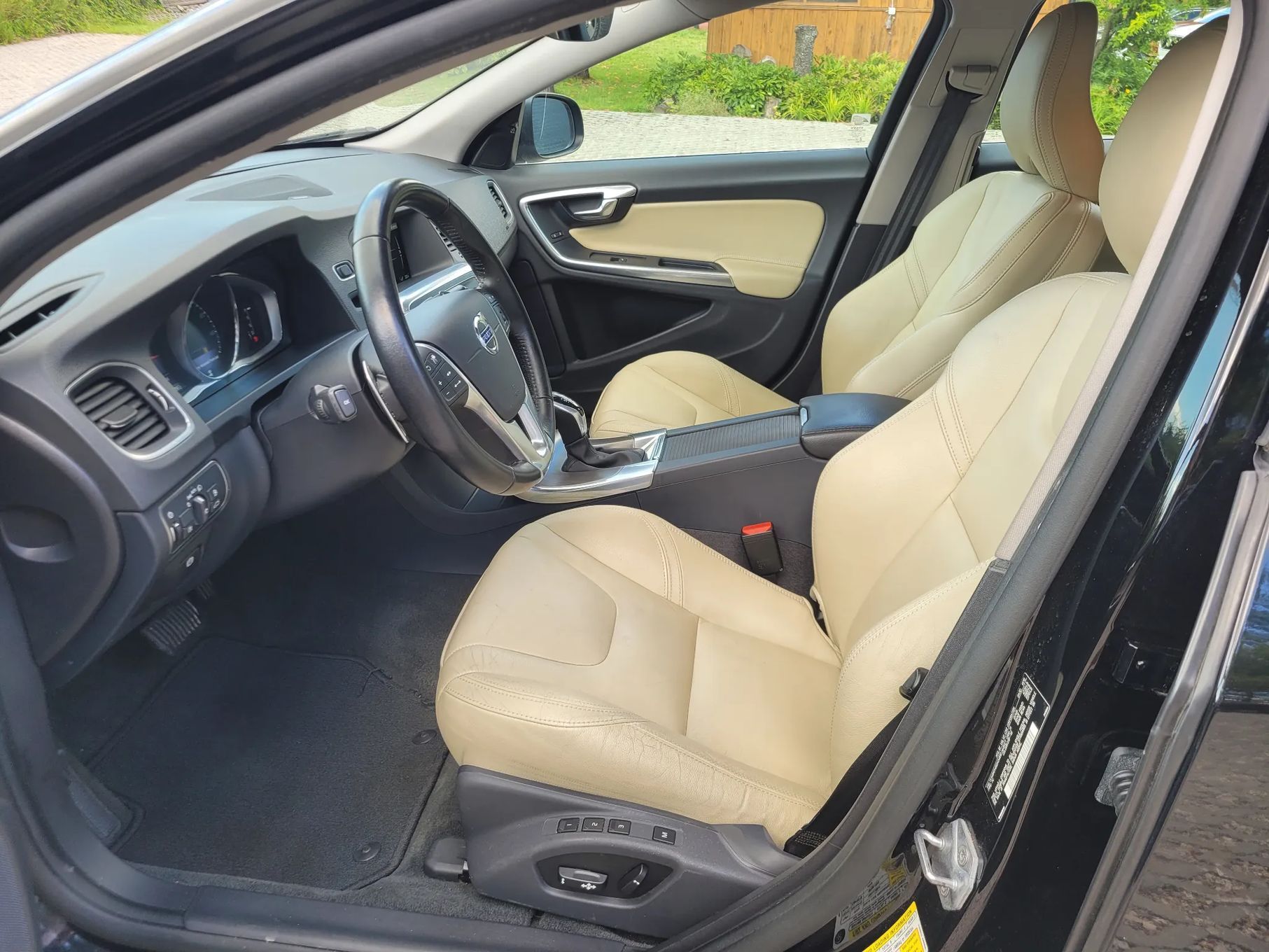 Volvo S60 2.0 T6 MY2016 kosmetycznie uszkodzony FV23%