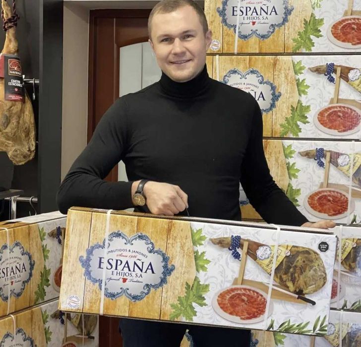 Хамон подарунковий набір . Ніжка 4-4.5 кг + підставка + ніж