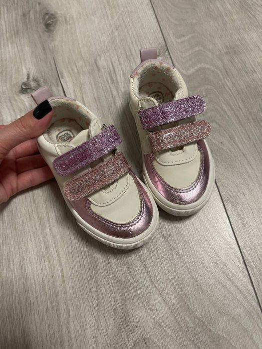 Кеди на дівчинку