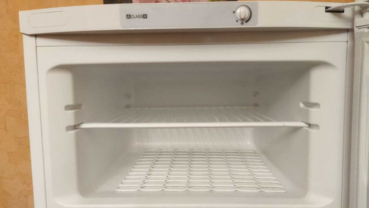 Двухдверный холодильник Indesit - TIA 14 S AA UA, б/у