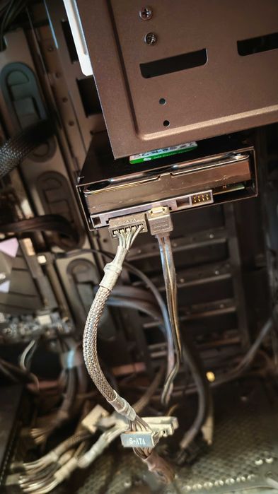 PC i7-7700k, 16GB RAM, HDD 750GB, Gigabyte GA-Z270X Gaming K5, 700W