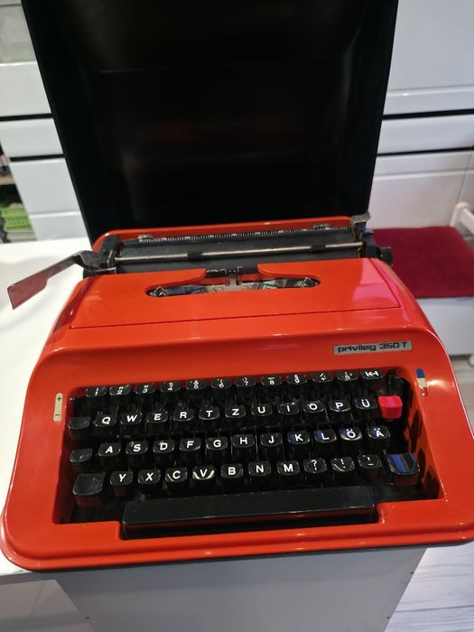Maszyna do pisania Privileg 350 T – sprawna, retro, kolekcjonerska
Spr