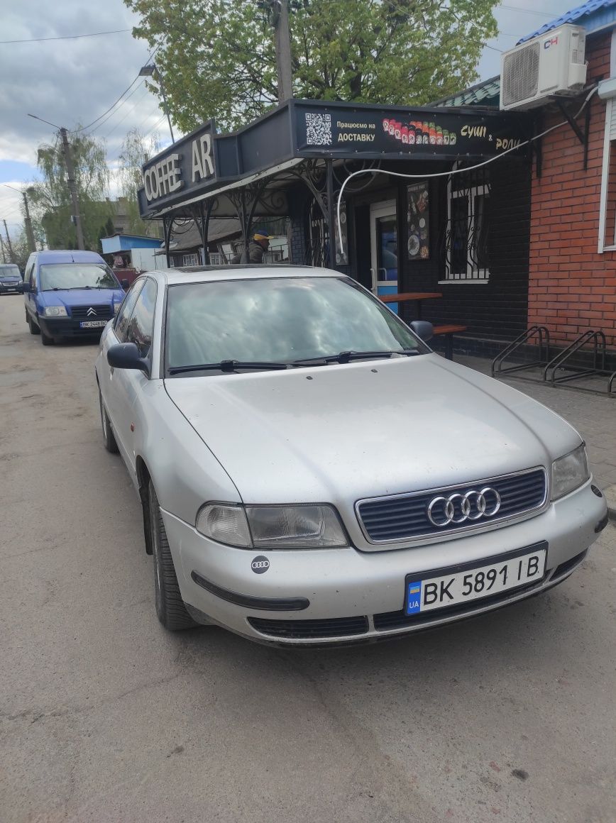 Продам машинку Audi A4